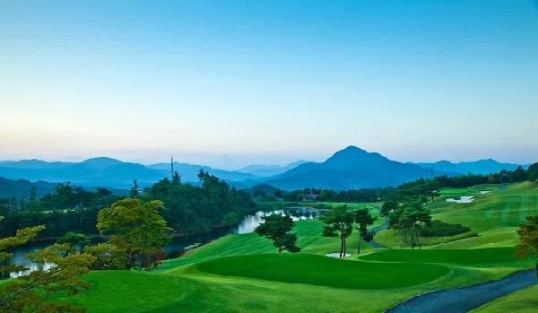 松山高尔夫酒店 - 阳江保利银滩高尔夫套票-海滨高尔夫旅游1球1晚套餐