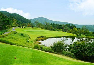 天空谷乡村俱乐部湖景山景场(公共场) - 阳江保利银滩高尔夫套票-海滨高尔夫旅游1球1晚套餐
