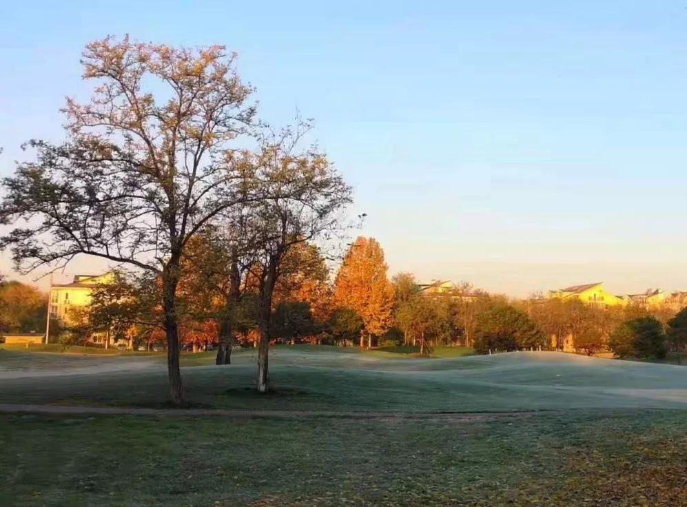 北京东方太阳城高尔夫球会 - 全国335座高尔夫球场实时预订-高球爱好者一站式订场平台