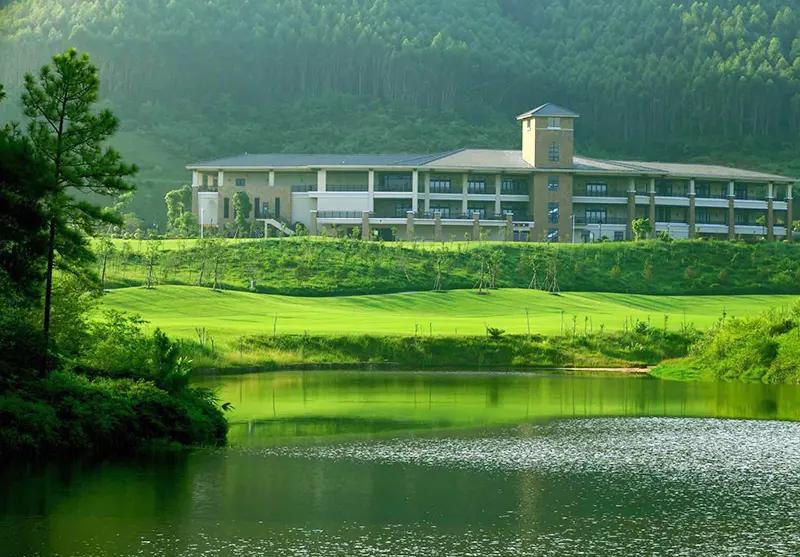 肇庆四会臻湖畔岛高尔夫球会 - 全国335座高尔夫球场实时预订-高球爱好者一站式订场平台