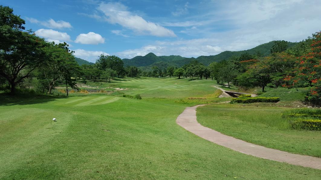 龙山高尔夫高尔夫球会 - 全国335座高尔夫球场实时预订-高球爱好者一站式订场平台