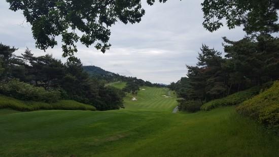金湖高尔夫球会 - 阳江保利银滩高尔夫套票-海滨高尔夫旅游1球1晚套餐